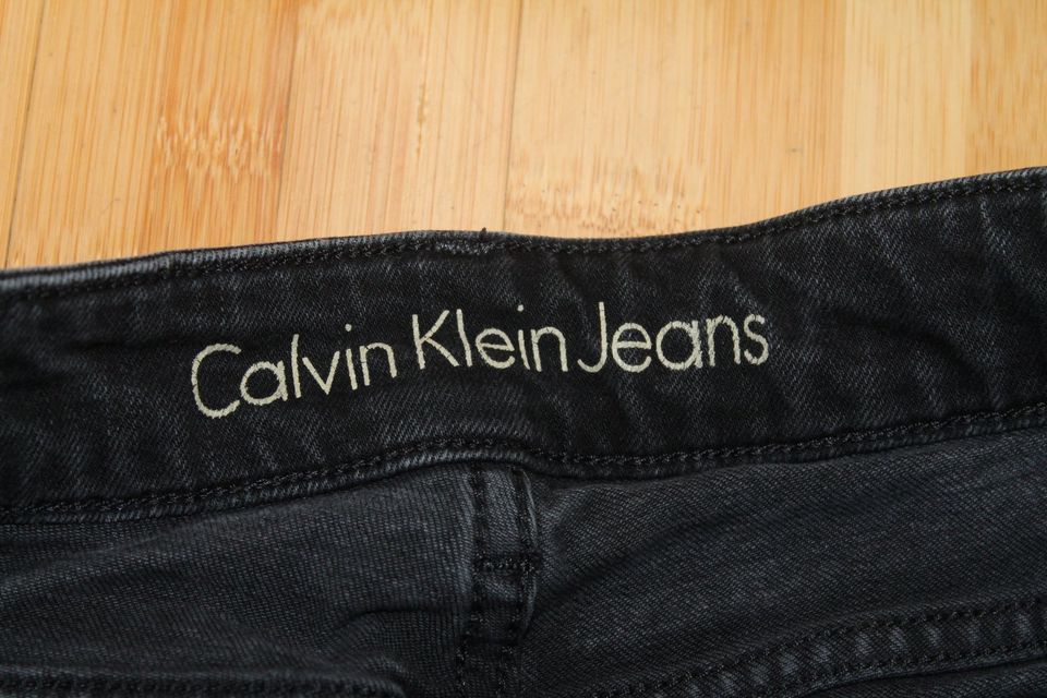 Calvin Klein ღ Jeans ღ W30 / L34 ღ slim straight in Schmelz