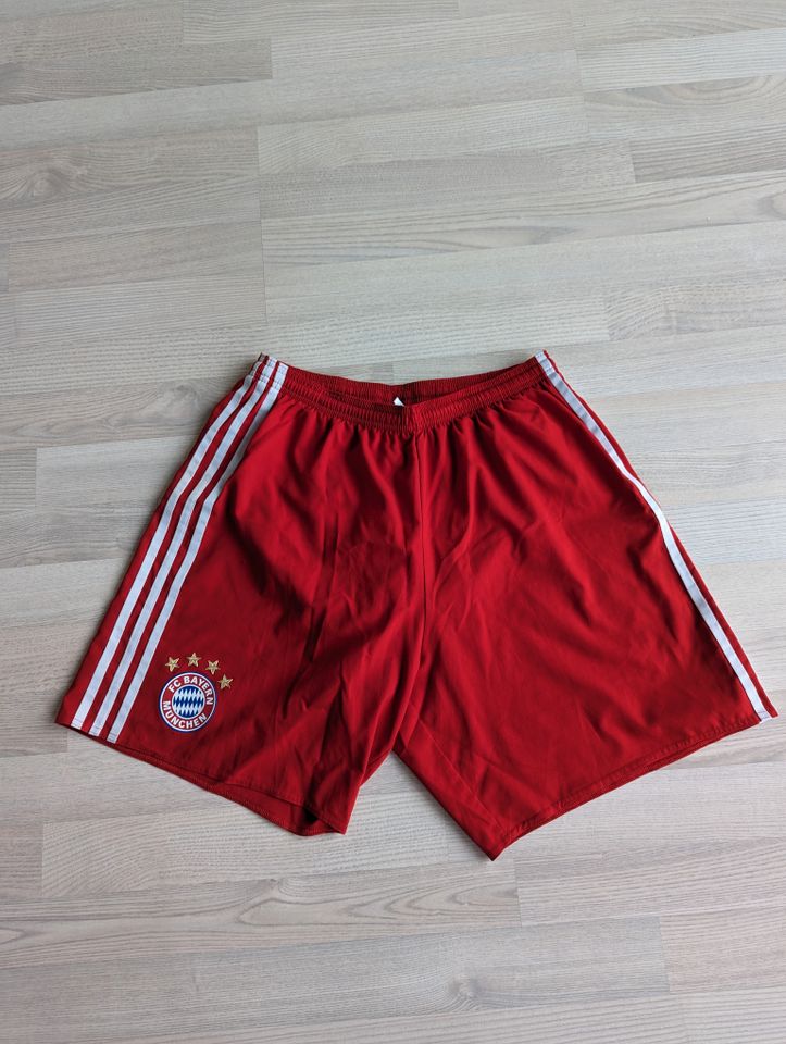 Lewandowski FC Bayern Trikot mit Hose Größe M in München