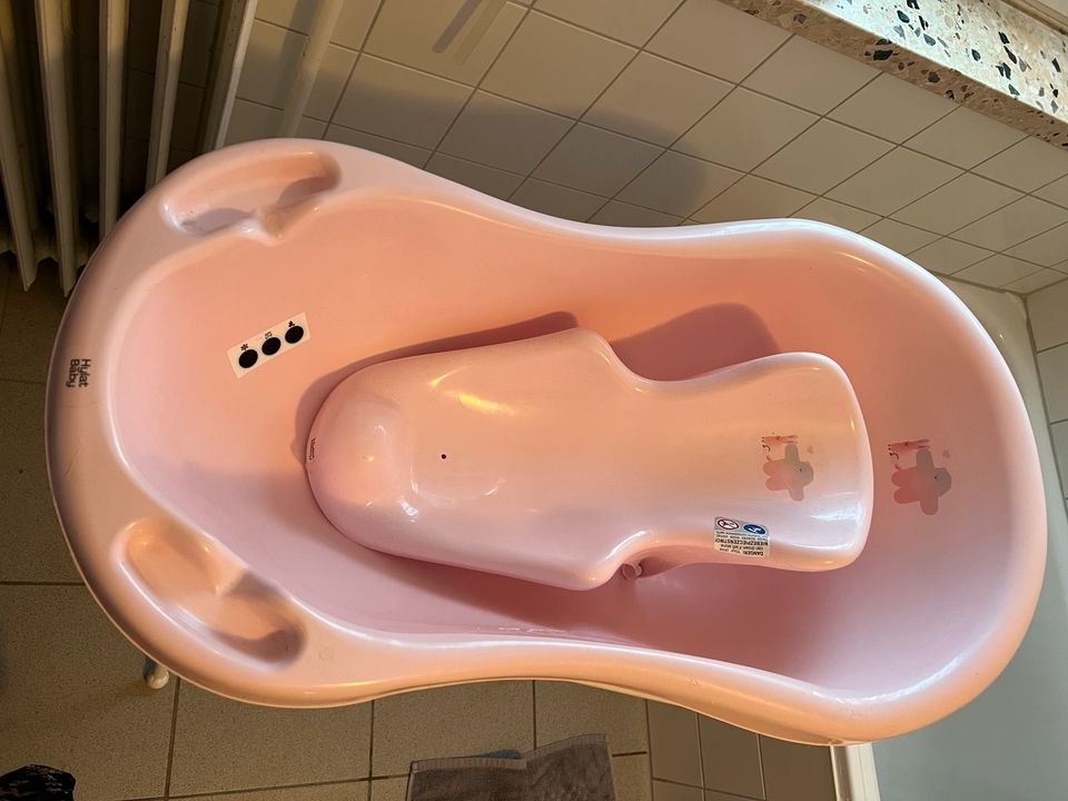 Schöne Babywanne Badewanne rosa in Mölln