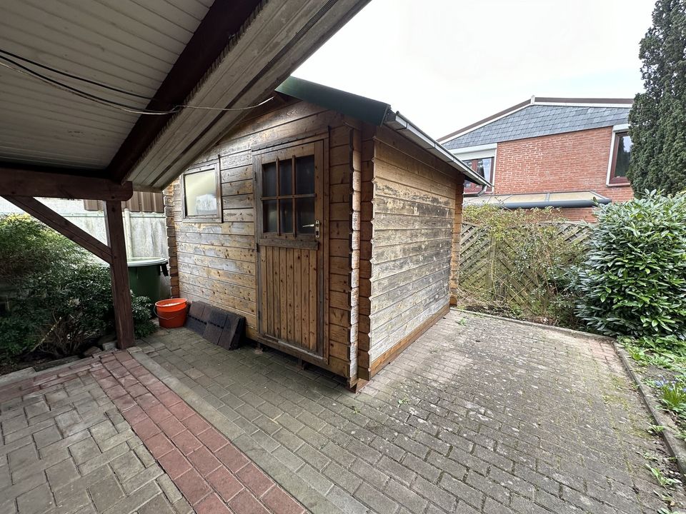 Einfamilienhaus- Bungalow mit Carport, Gartenhaus und Garten in Tornesch