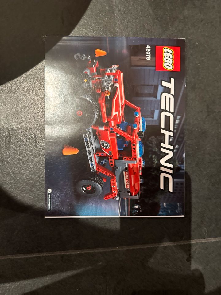 LEGO 42075 Technic First Responder in Bad Berleburg