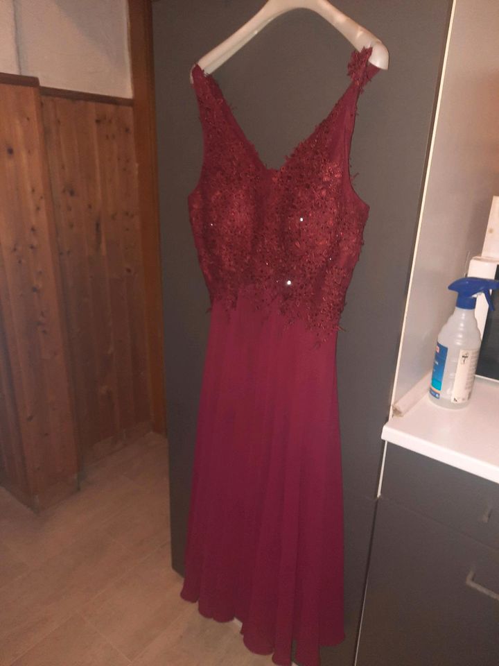 Wunderschönen rotes Kleid in Attendorn