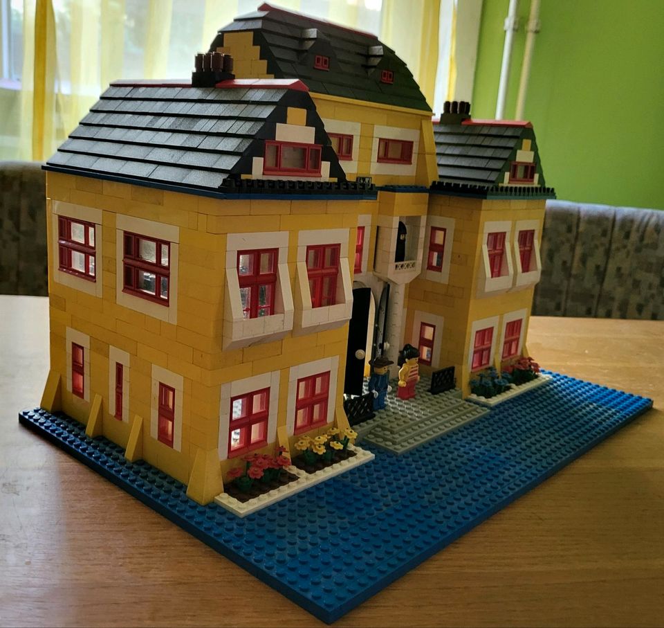 Lego, alter Gutshof mit Kutsche und Legofiguren in Weimar (Lahn)