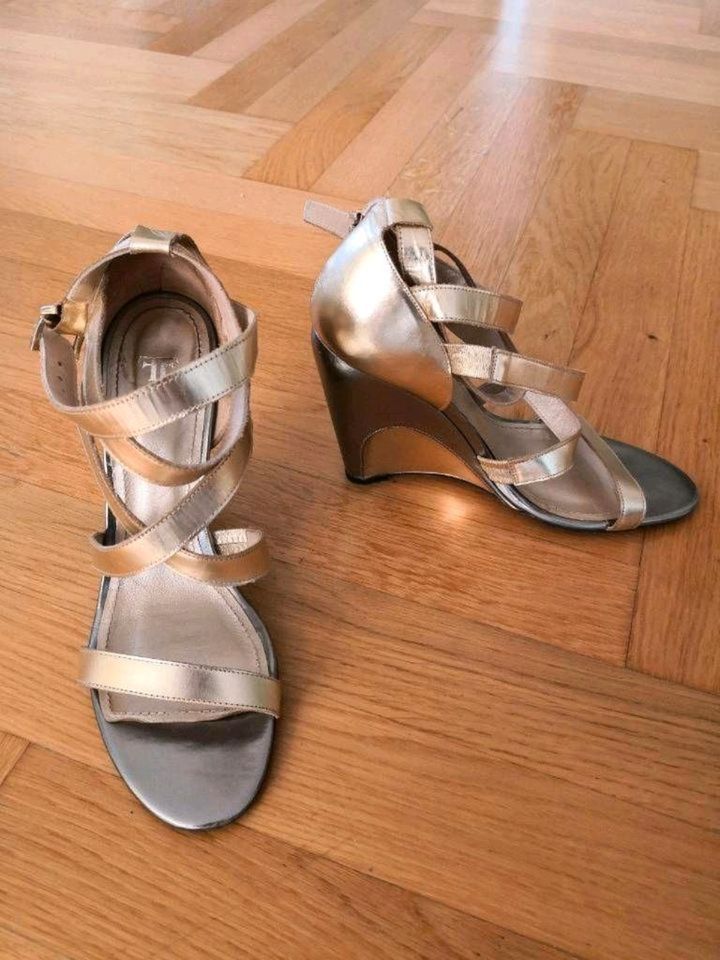 Leder Pumps, Sandalen in Gold, Party, Hochzeit FARRUTX Gr. 39 in Düsseldorf