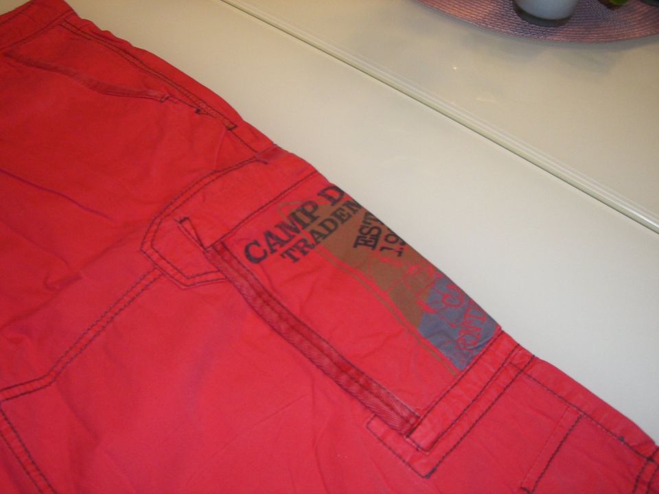 Camp David Cargo Shorts rot Gr.S in Duisburg