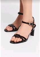 Esprit Riemen Absatzsandalen in Lackleder-Optik schwarz Gr.37 neu Berlin - Marienfelde Vorschau