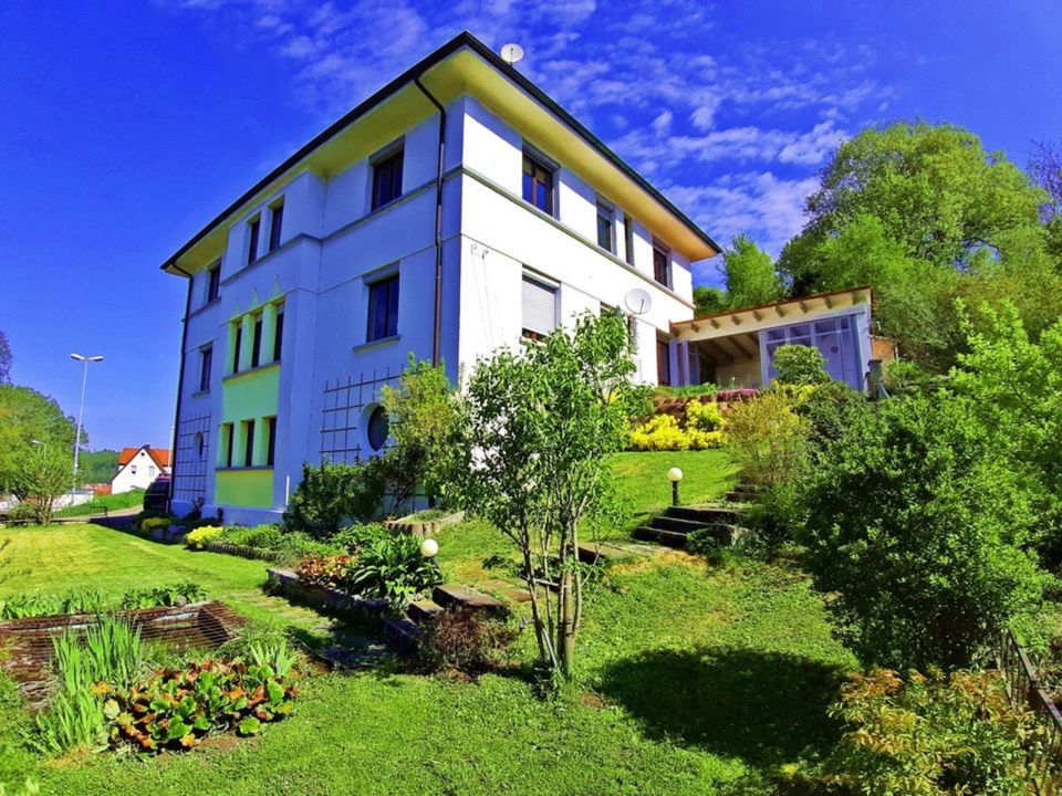 Villa mit zus.Ferienwohnung in Toplage  305 m² WF 1.531 m² Grund in Albstadt