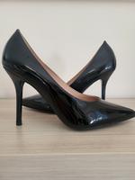 ESCADA Pumps Damen High Heels Stiletto Gr.  40 schwarz Lack Brandenburg - Falkensee Vorschau