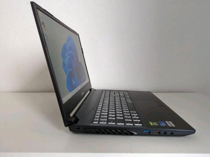 Gaming laptop MIFCOM Wie Neu in Vaihingen an der Enz