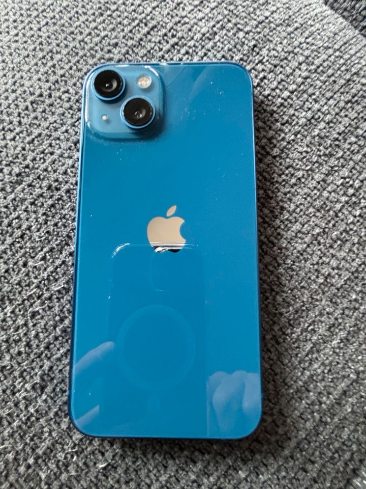 iPhone 13 in blau in Witten