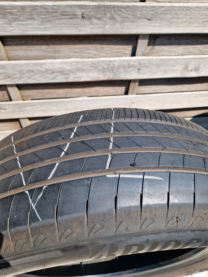 Sommer Reifen von Bridgestone Alenza 235/55/R19/101 ohne Felgen in Bad Oldesloe