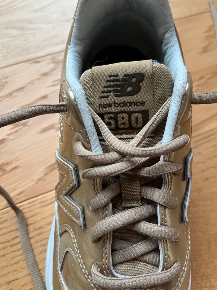 NEW BALANCE GOLDEN SNEAKERS GR 40,5 in Oldenburg