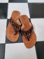 Glitzer Pailletten Perlen Echtleder Sandalen Flip Flops braun 41 Hessen - Wöllstadt Vorschau