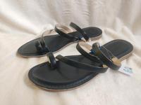 Shakti Damen Schuhe Leder 42 neu Sandalen Zehentrenner Schlappen Hessen - Eichenzell Vorschau