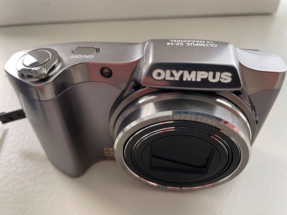 Olympus Digitalkamera SZ-14 in Duisburg