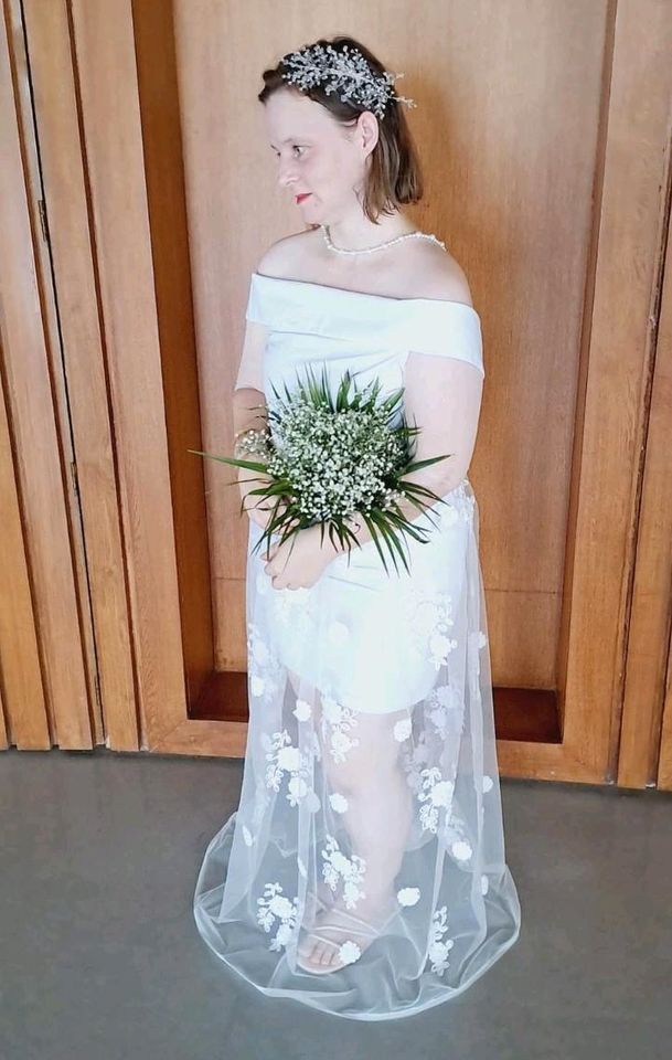 Handgefertigt Designer Brautkleid 3D Blumen in Frankfurt am Main