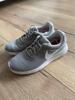 Nike Tanjun Gr 38 Grau Top Zustand! Niedersachsen - Garbsen Vorschau