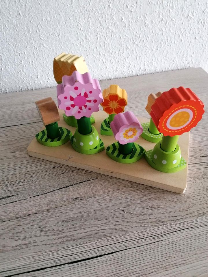 Steckspielzeug Blumen und Schmetterlingen in Kaufering