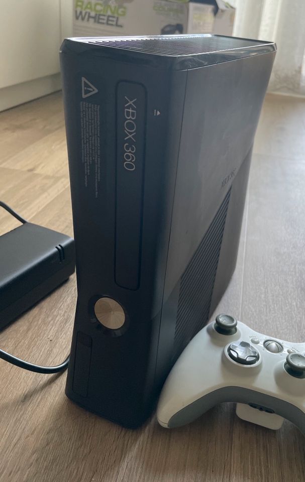 XBOX 360 schwarz in Esslingen