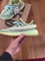 Adidas Yeezy 350 V2 — YEEREE Berlin - Tempelhof Vorschau