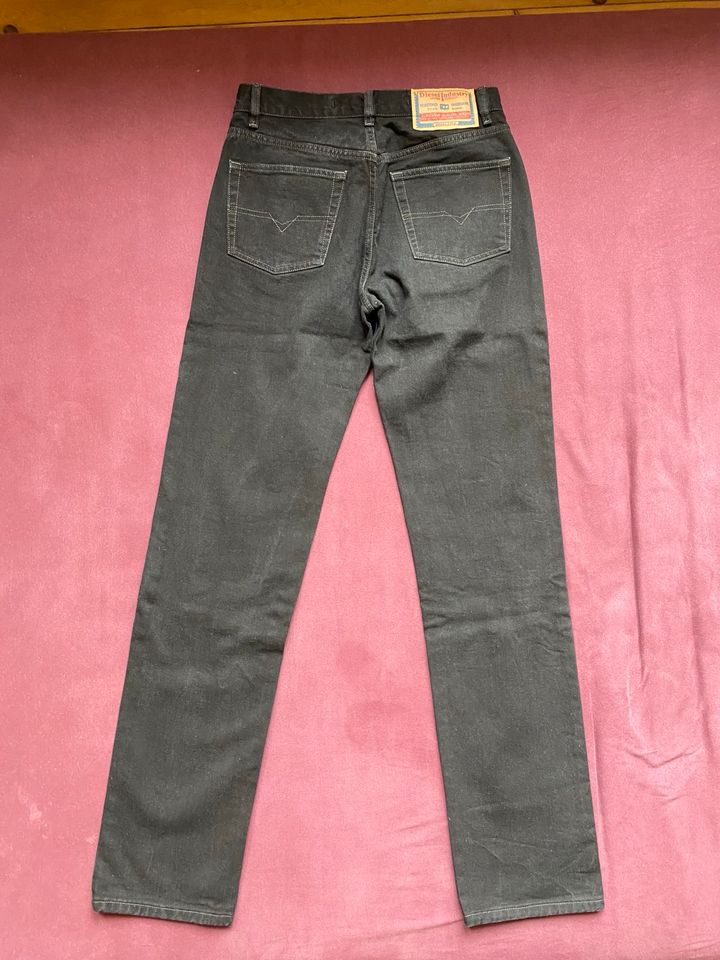 Jeans von Diesel Weite 31, Beinlänge 36 mit Knopfleiste Tall  NEU in Hannover