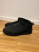 UGG Classic Ultra Mini-Stiefel in Gr. 42 Schwarz Hamburg-Mitte - Hamburg Hamm Vorschau