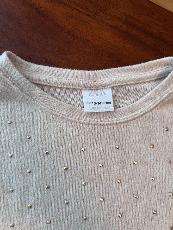 Zara Mädchen leichter Pullover mit Pailletten Größe 164 in Berlin