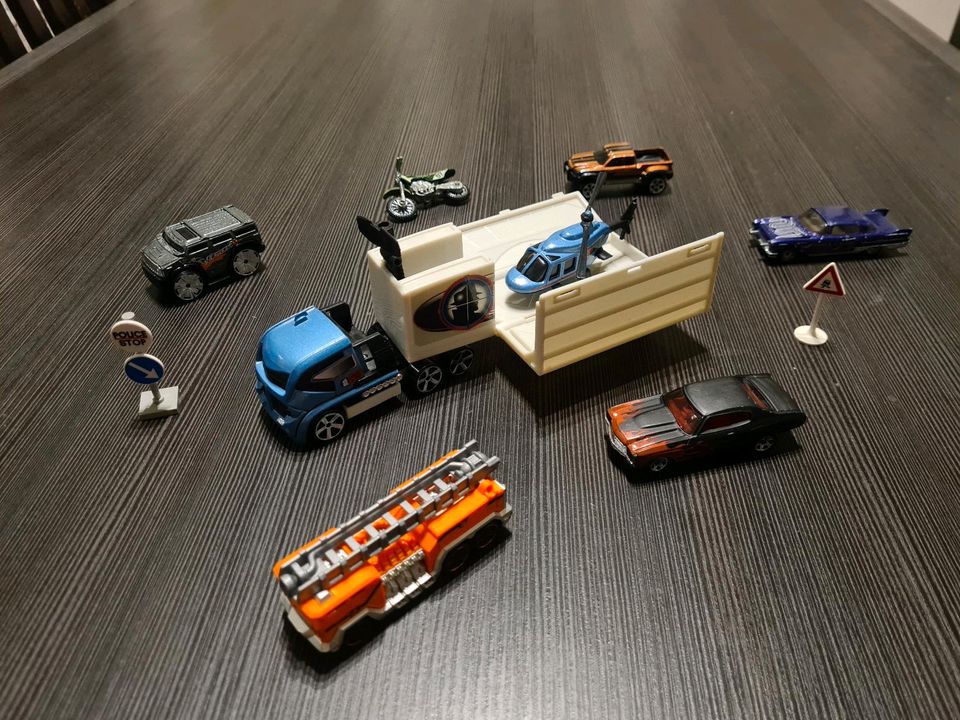 8 Hotwheels Spielzeugauto Mattel Fahrzeuge in Berlin
