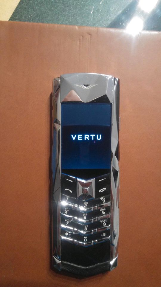 Telefon vertu signature boucheron. in Bamberg