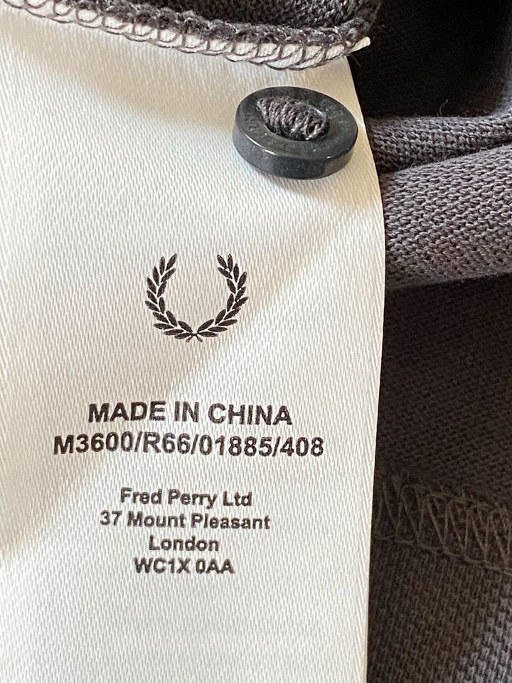 Neues Fred Perry Twin Tipped Shirt Polo Grau M NP 90€ in Frankfurt am Main