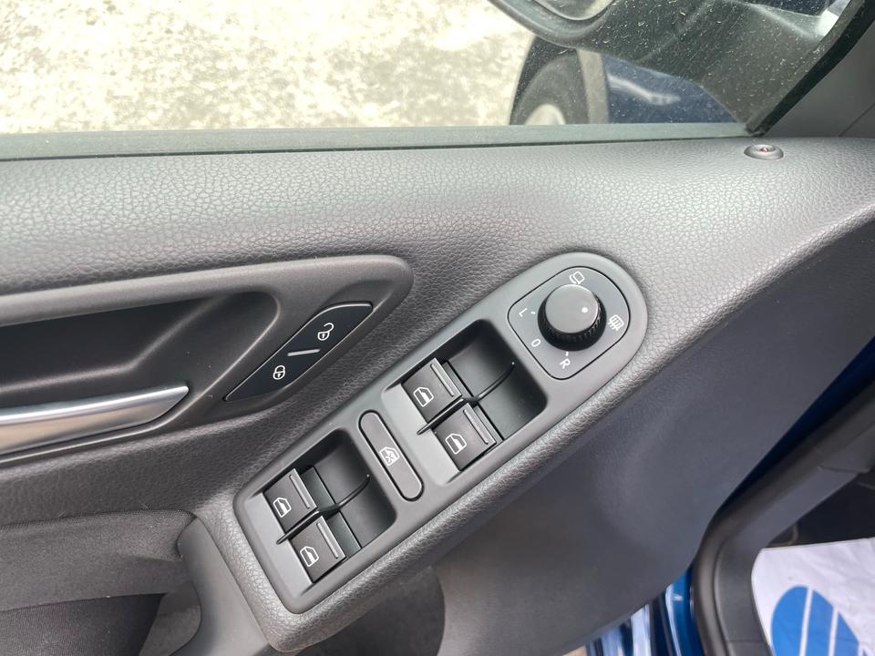 Vw GolfVI Team  Automatik 2 Hand Parksensor Tempomat Sitzheizung in Ingoldingen
