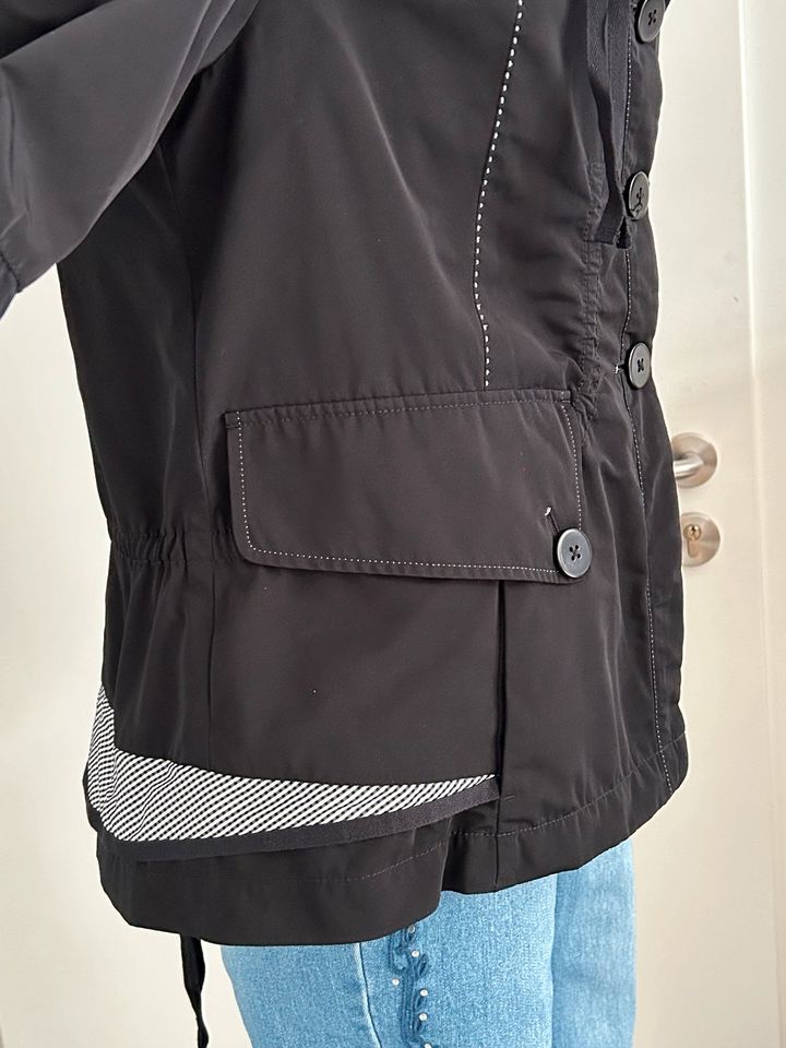 Hochwertige Damen Jacke Gr 44 schwarz top Zustand in Nohra