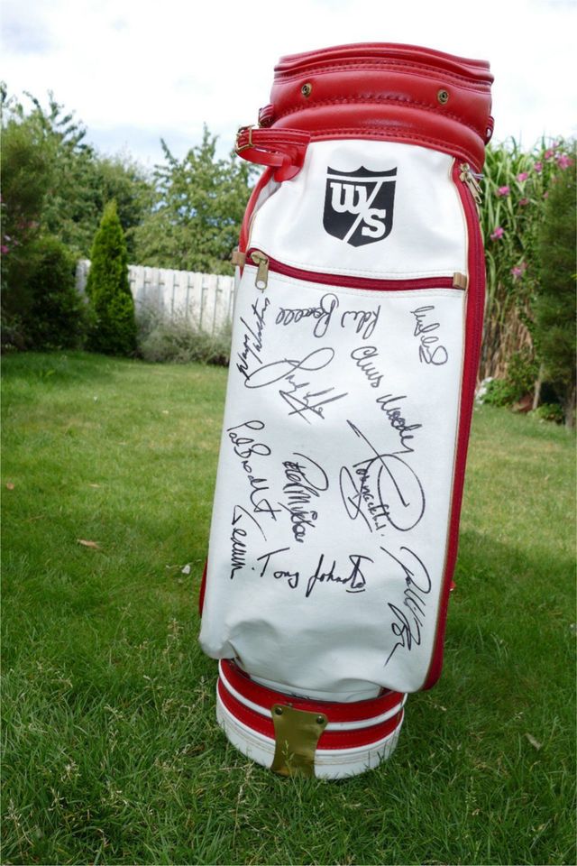 Wilson Golfbag mit Unterschriften in Willich