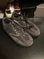 Adidas Yeezy 700 Utility Black FV5340 EU42 US8.5  NEU 500 350 Hessen - Hochheim am Main Vorschau