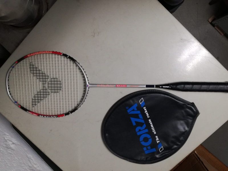 Badminton Forza Rack, V-Gladiator- Carbon Shaft, mit Schutzhülle in Sankt Augustin