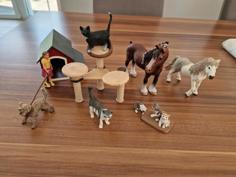 Schleich Konvolut Pferd Katze Hund Figur Zubehör in Herne