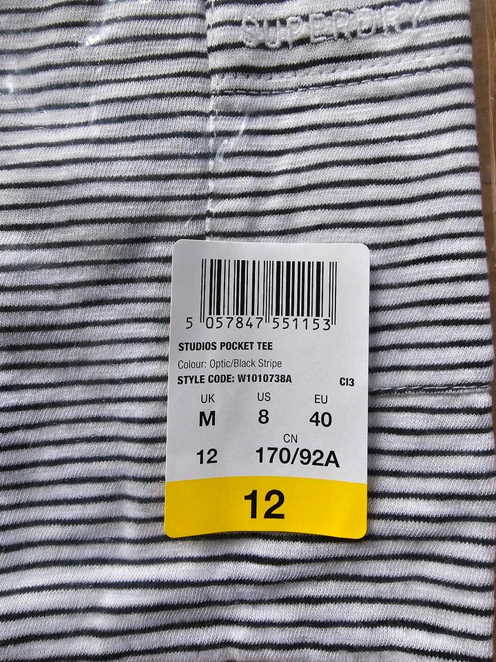 NEU - Superdry Damen Studios Pocket Tee T-Shirt, Größe M in Landsberg (Lech)