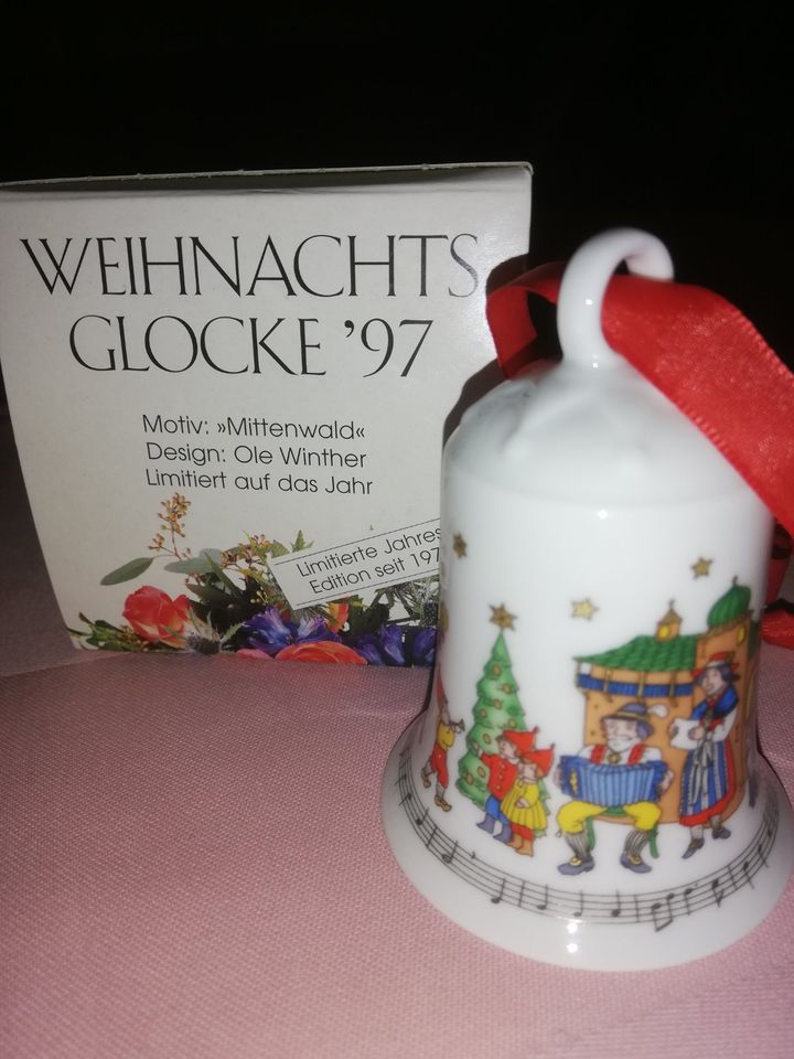 Hutschenreuther - 5 x Weihnachtsglocken 1992/1993/1994/1995/1997 in Hohenthann