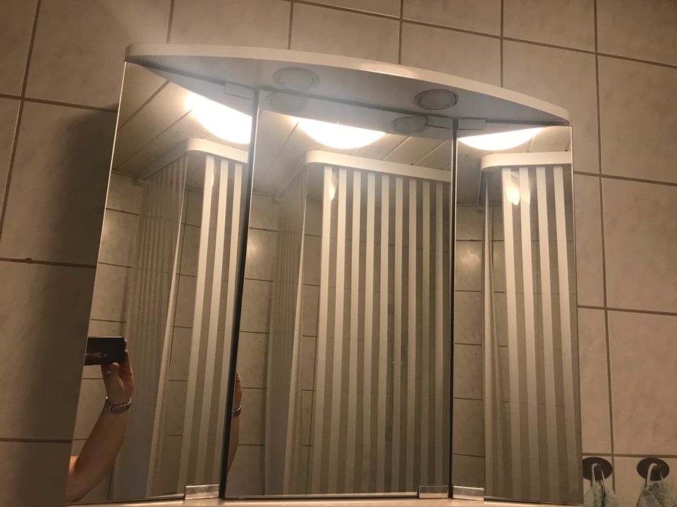 Spiegelschrank Badschrank gebraucht in Schweinfurt
