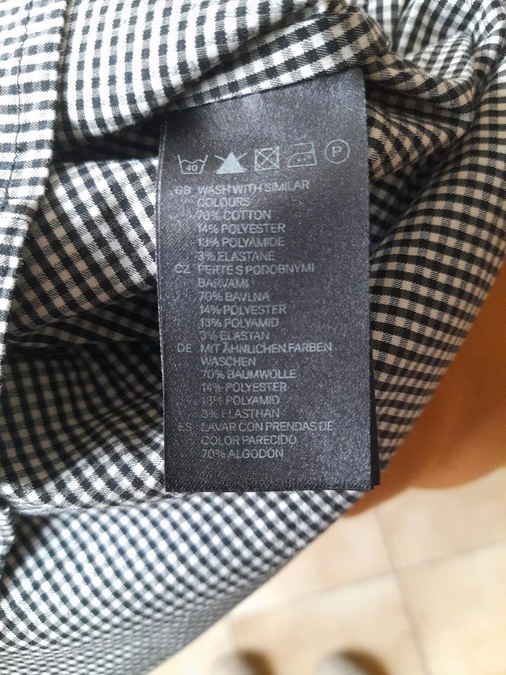 2x H&M Karobluse , 1x Bluse v. Gina, neuwertig in Sinzig