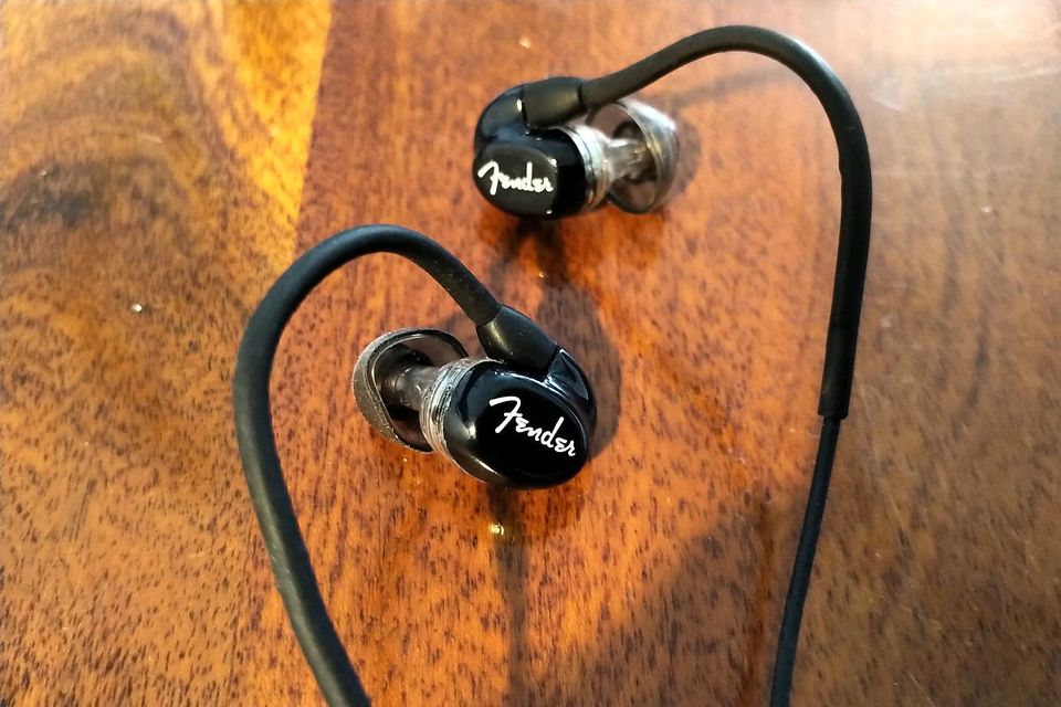 FENDER CXA1 In Ear Kopfhörer /Monitor schwarz wie NEU OVP in Hannover