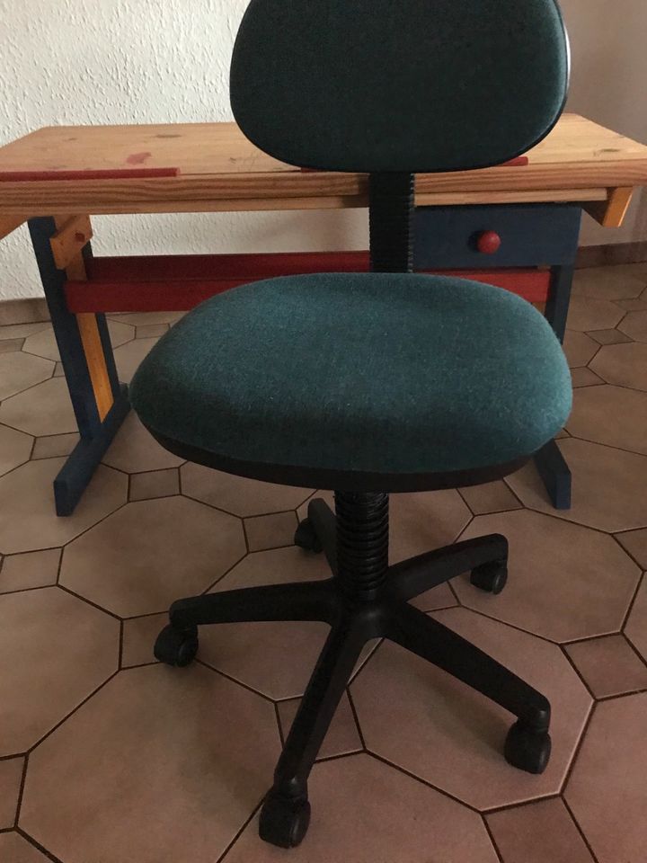 Kinderschreibtisch Kiefer Höhe und Neigung verstellbar + Stuhl in Ebelsbach