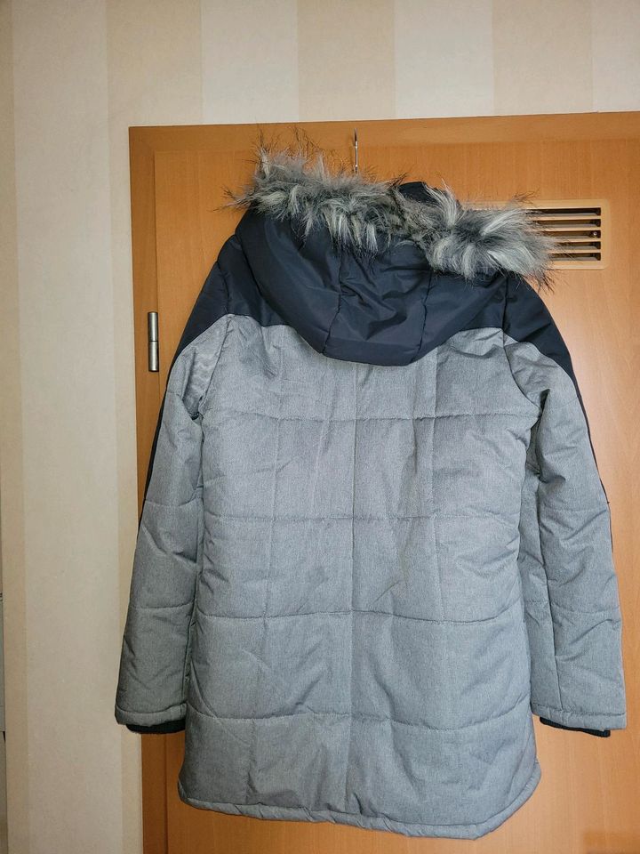 Mädchen Winterjacke in Raunheim