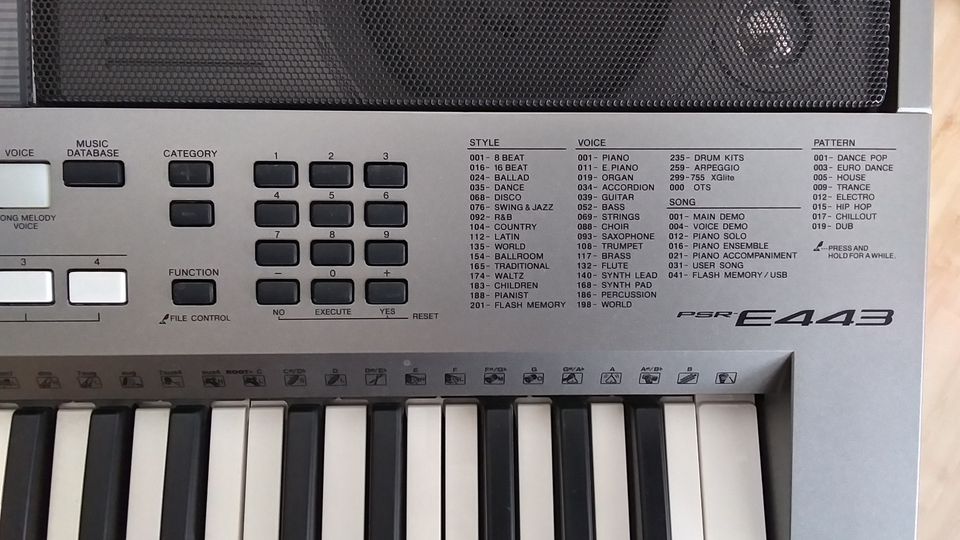 Keyboard Yamaha E433 in Düsseldorf