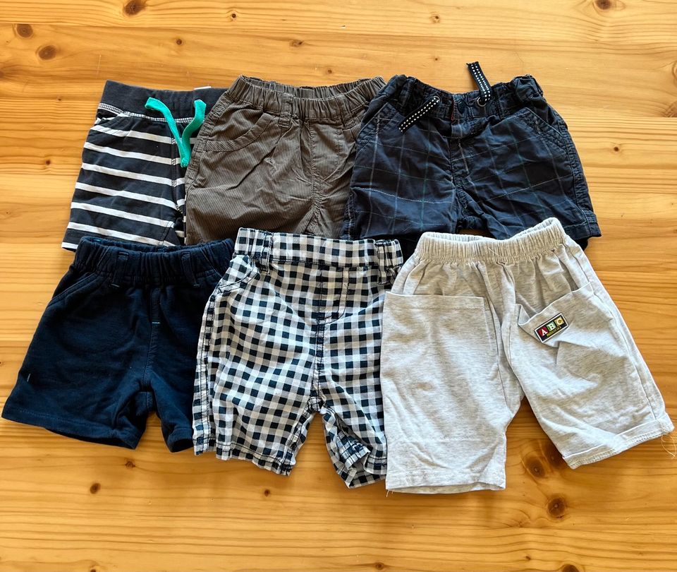 6 Shorts kurze Hosen Gr.62 in Emmingen-Liptingen