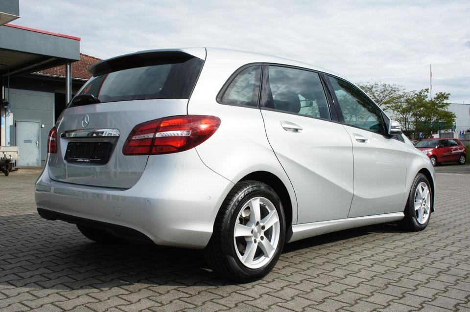 Mercedes-Benz B 180 7G-DCT Sports Tourer *LED*PDC*SHZ*KLIMA* in Dresden