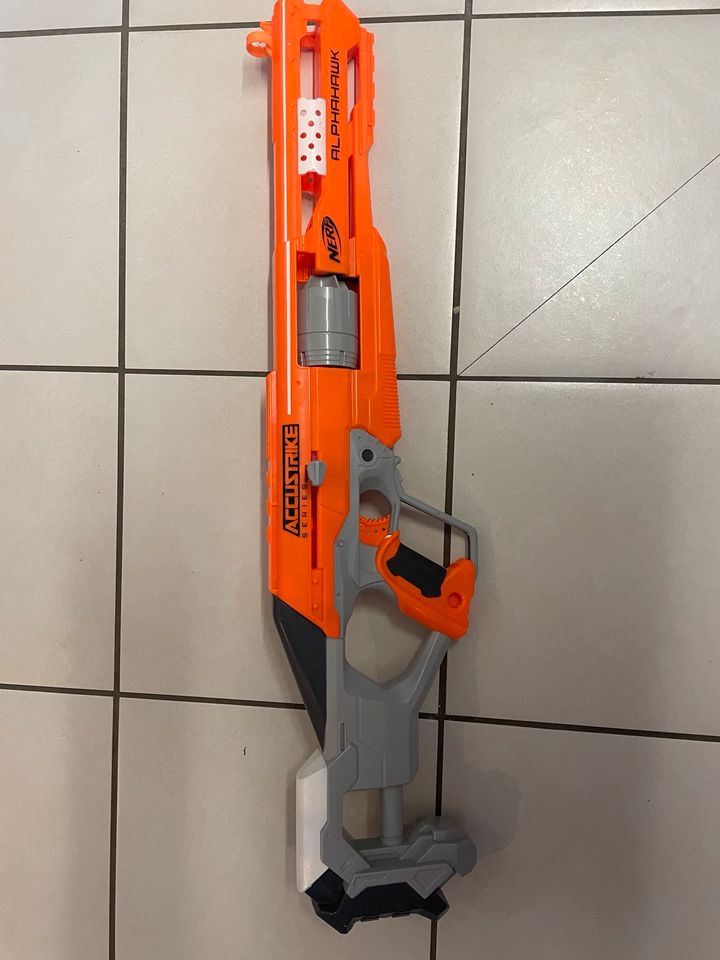 Nerf Sammlung komplett mit circa zwölf Teilen und Zubehör in Bad Soden am Taunus