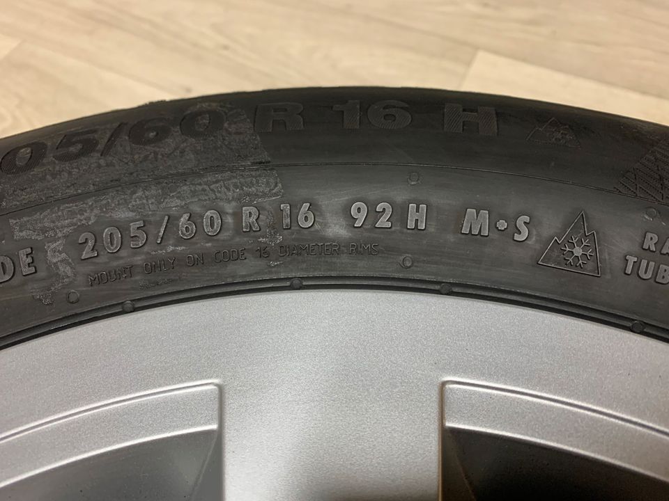 Original Audi A4 B9 8W 205/60 R16 Zoll Winterreifen Felgen M+S in Burgwedel