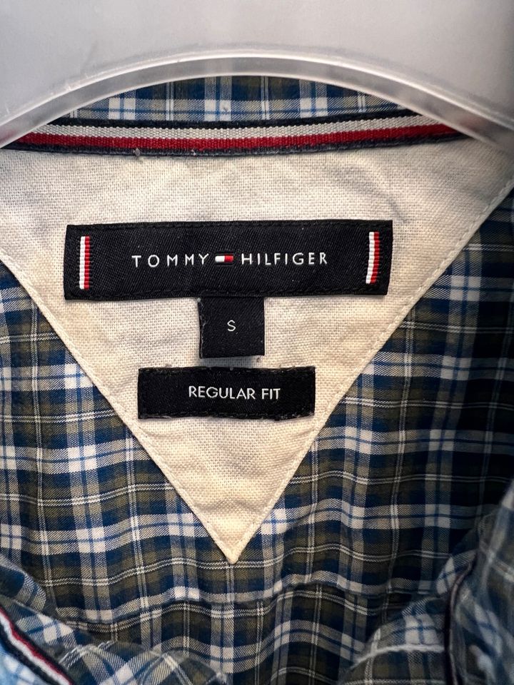 Tommy Hilfiger Hemden Gr.S versch.Farben in Bielefeld