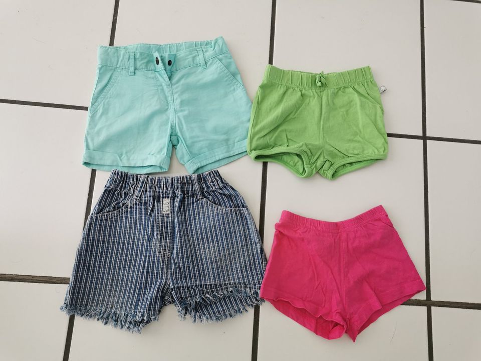 4 Shorts kurze Hose 86 92 pink grün in Wiesbaden